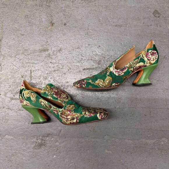 Vintage John Fluevog Green Floral Brocade Sculptural Baroque Heels - Picture 3 of 6
